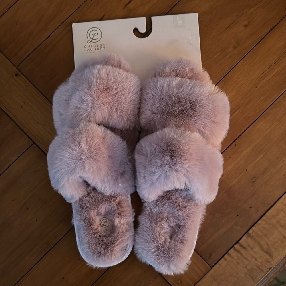 Chinese Laundry purple slippers, women’s size 9-10 (L)